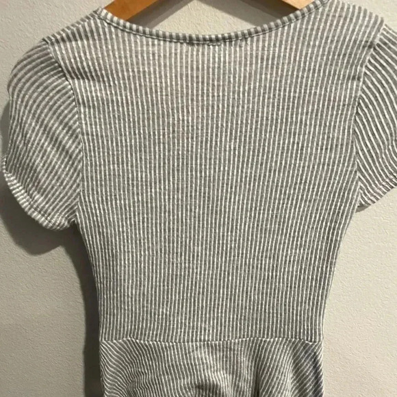 Caution to the wind blouse size Medium - Picture 3 of 5